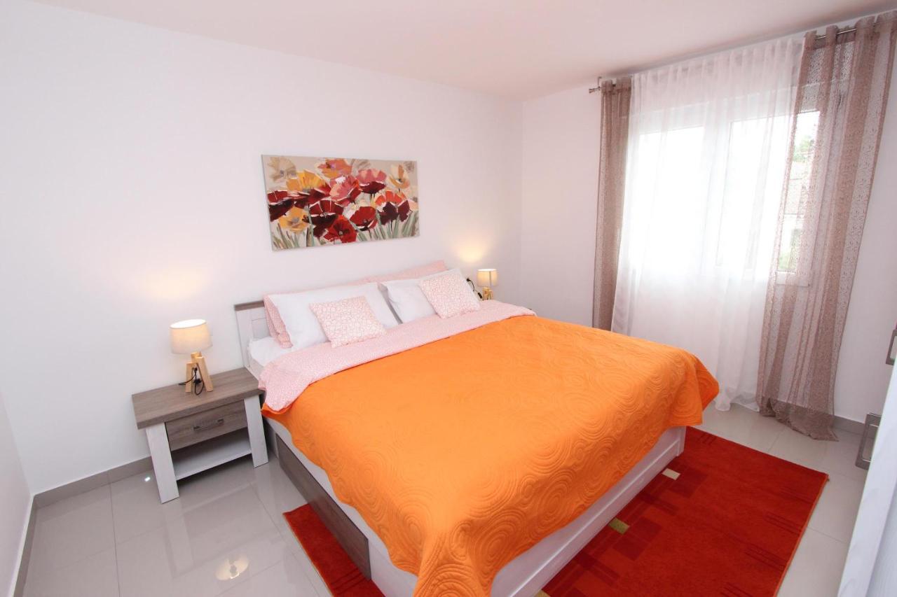 Apartment Sorriso 2 Ровин Екстериор снимка